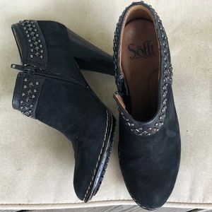 Black suede studded bootie, Sofft